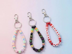 Cuentas plasticas cubo blanco corazon rojo 